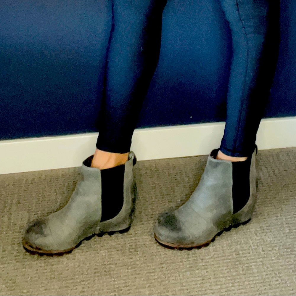 Wedge grey booties